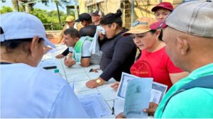 Campesinos, buscando tierra