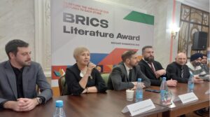 primera galardonada con el Premio de Literatura BRICS